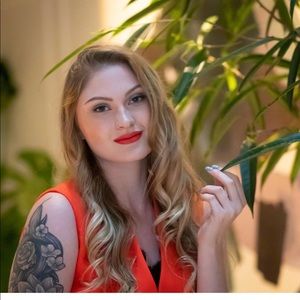 Meet your Posher, Emily